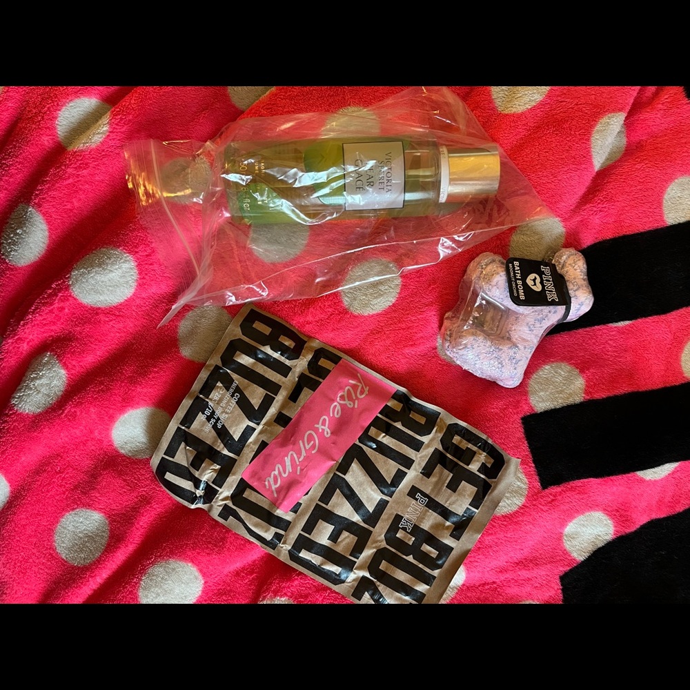 Vs pink dog bath bundle bomb coffee scrub discontinued